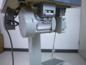 画像6: ０番糸対応 総合送り 腕ミシン レザークラフターLC1-341 送料込　1本足省 3倍力アイドルプーリー付き